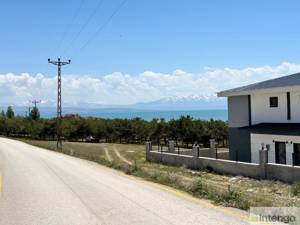 TUŞBA BLR EMLAK SİTESİ'NDE SATILIK DUBLEKS VİLLA (R-1677)