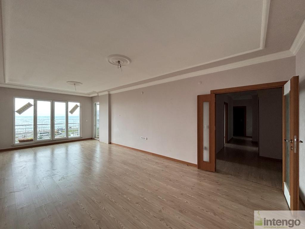 ARSİN YEŞİLYALI MAHALLESİ'NDE SATILIK DENİZ MANZARALI DAİRE (R-1711)