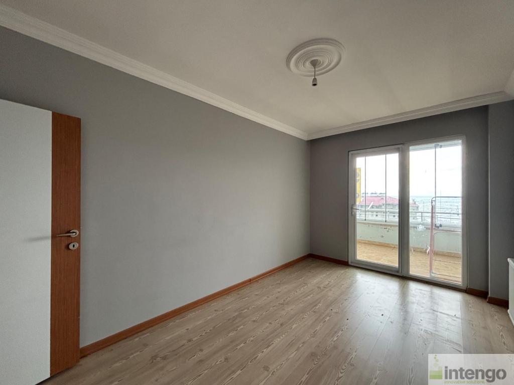 ARSİN YEŞİLYALI MAHALLESİ'NDE SATILIK DENİZ MANZARALI DAİRE (R-1711)