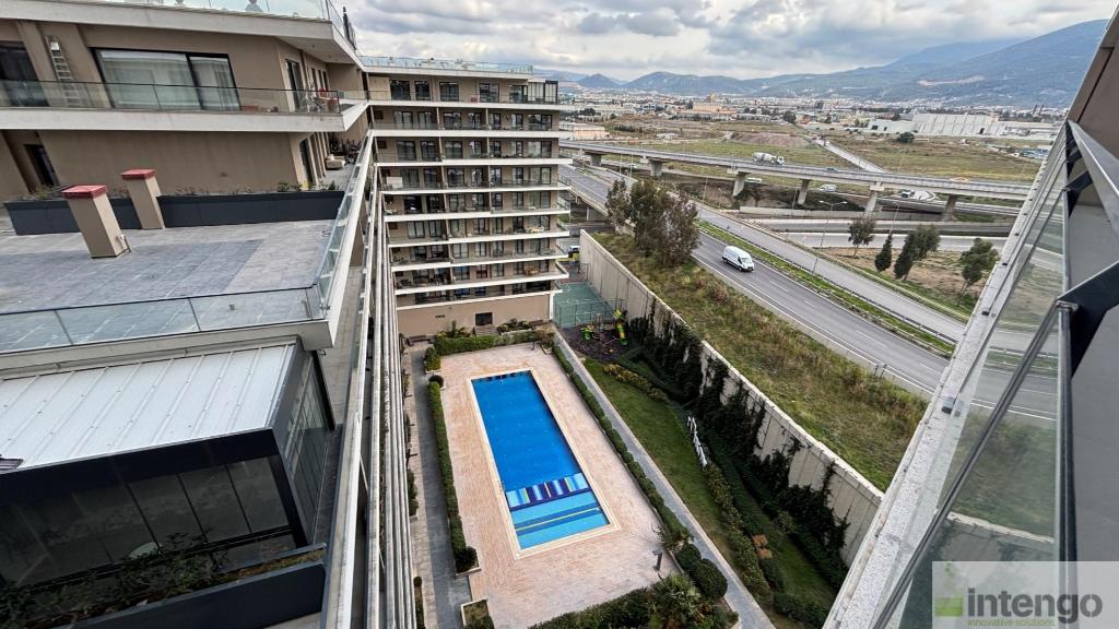 BORNOVA İKON TOWER'DA SATILIK DAİRE (R-1718)