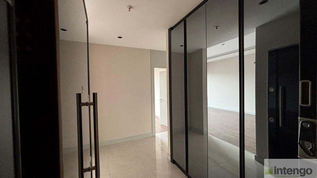 BORNOVA İKON TOWER'DA SATILIK DAİRE (R-1718)