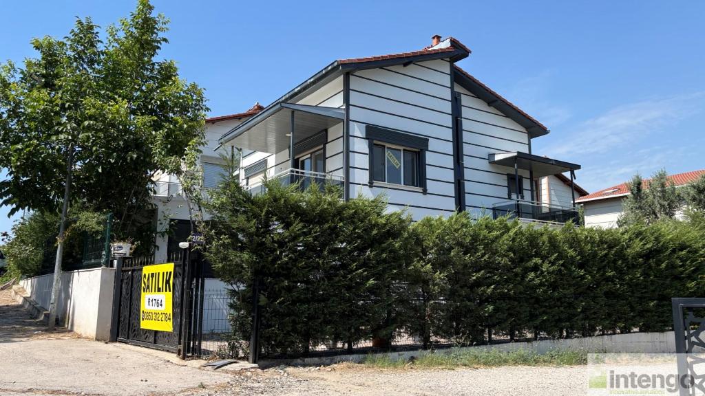 MENEMEN ÇAMLIKORU VİLLALARI'NDA SATILIK DUBLEKS VİLLA (R-1764)