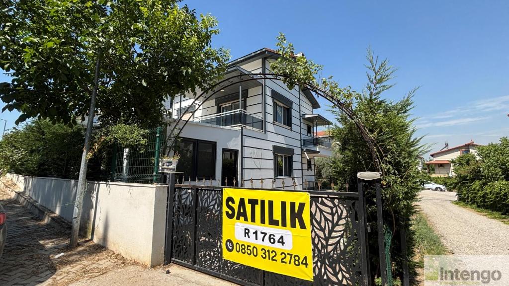 MENEMEN ÇAMLIKORU VİLLALARI'NDA SATILIK DUBLEKS VİLLA (R-1764)