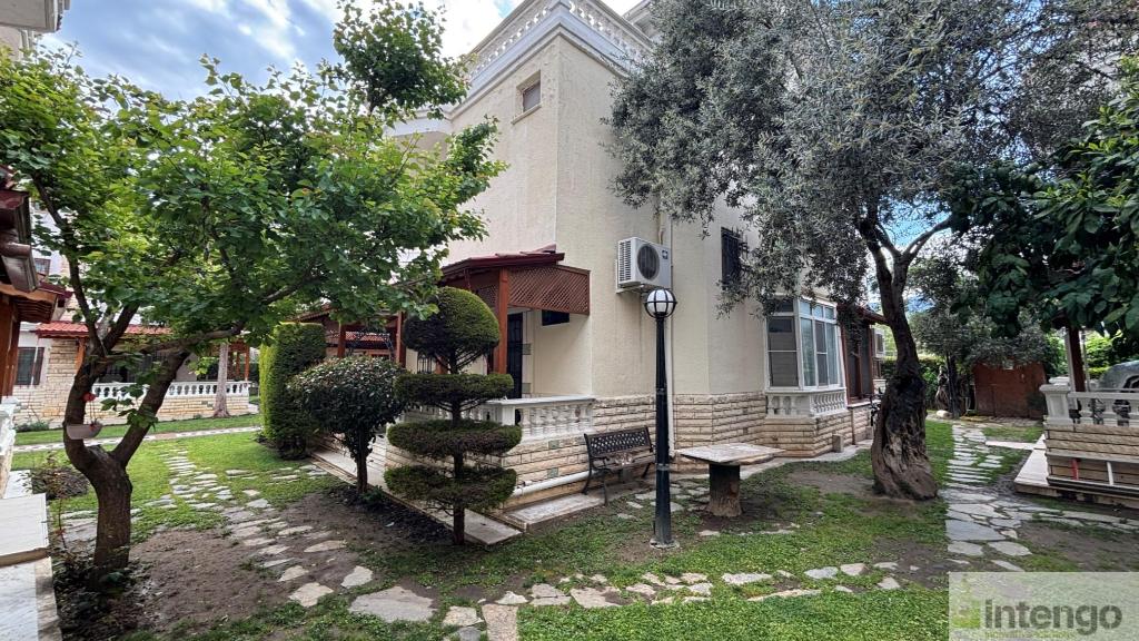 EDREMİT ATAMAN SİTESİ'NDE SATILIK TRİPLEKS VİLLA (R-1806)