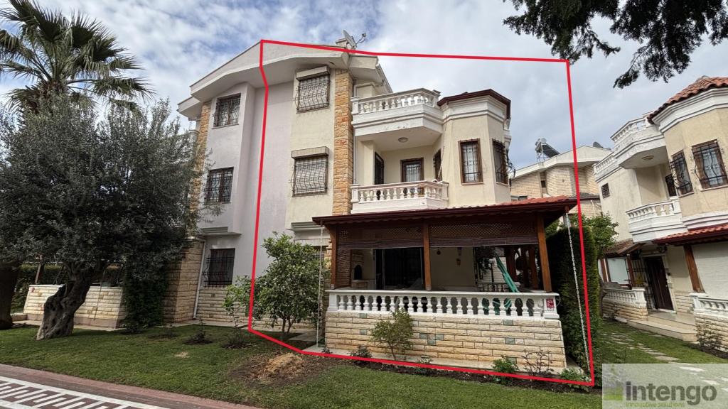 EDREMİT ATAMAN SİTESİ'NDE SATILIK TRİPLEKS VİLLA (R-1806)