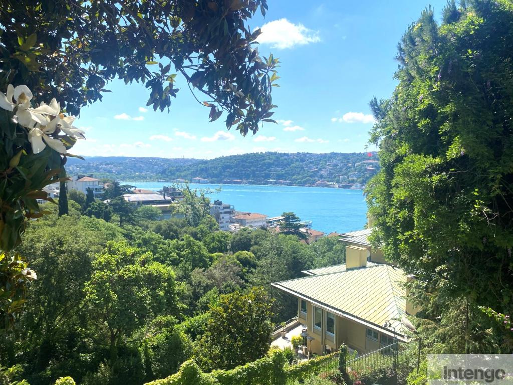 BEBEK AYŞE SULTAN KORUSU'NDA BOĞAZ MANZARALI BAHÇELİ DAİRE (R-1826)