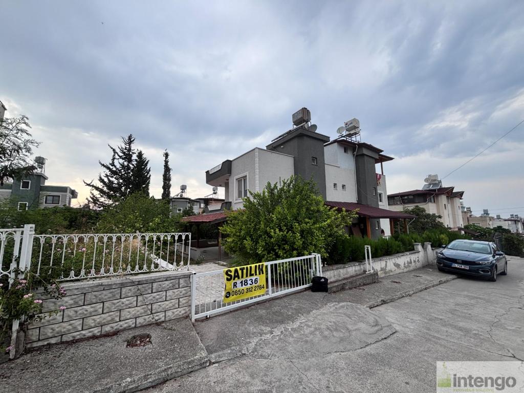 ARSUZ GÜLERYÜZ SİTESİ'NDE SATILIK DUBLEKS VİLLA (R-1836)