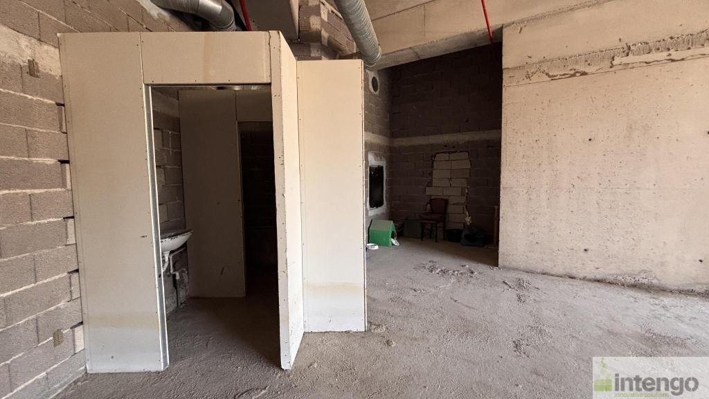 BORNOVA MODDA BULVAR SİTESİ'NDE SATILIK DÜKKAN (R-1902) — foto 8