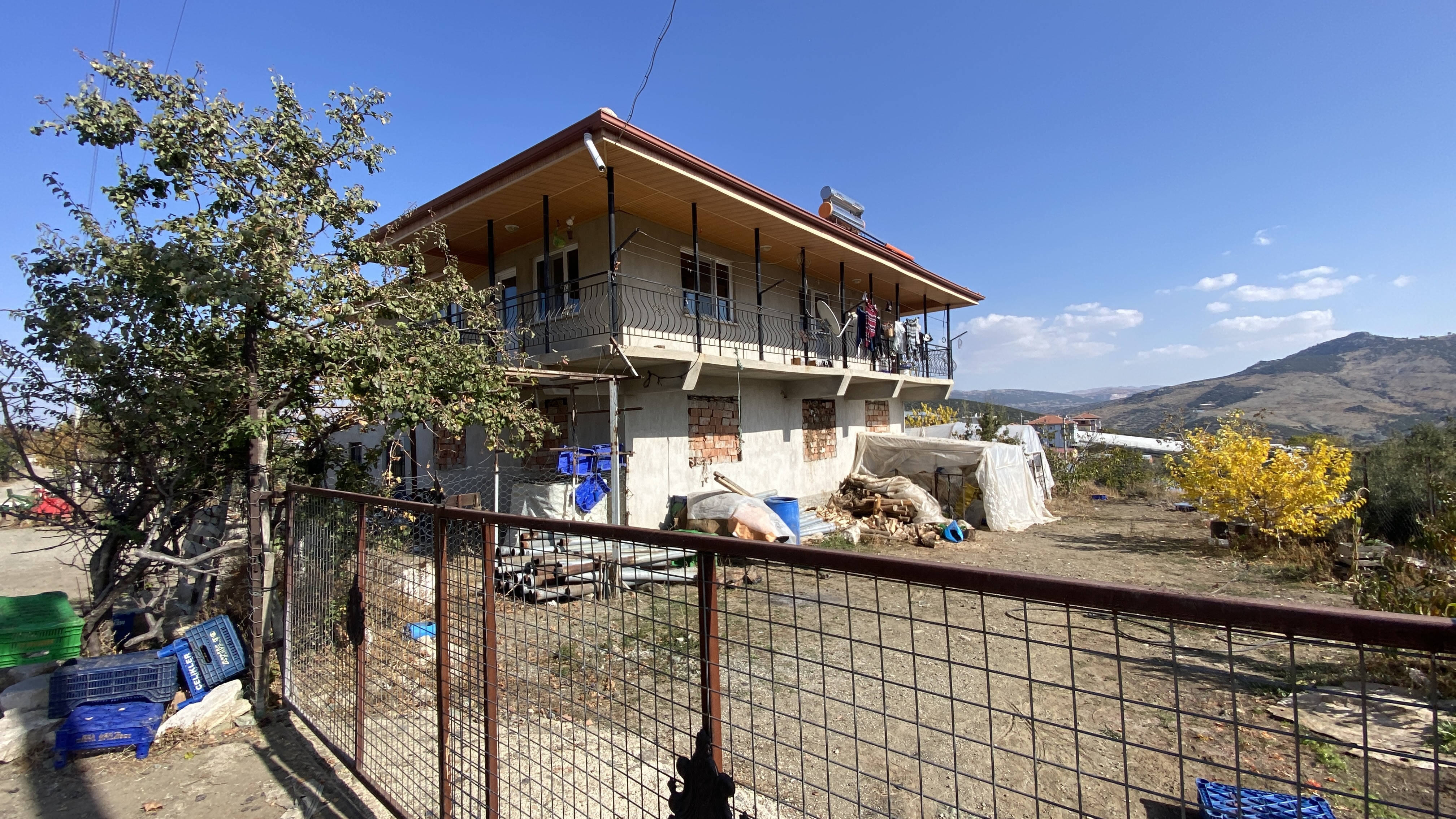 ÇAVDIR KOZAĞACI KÖYÜNDE SATILIK ARSA VE EV (R-976)