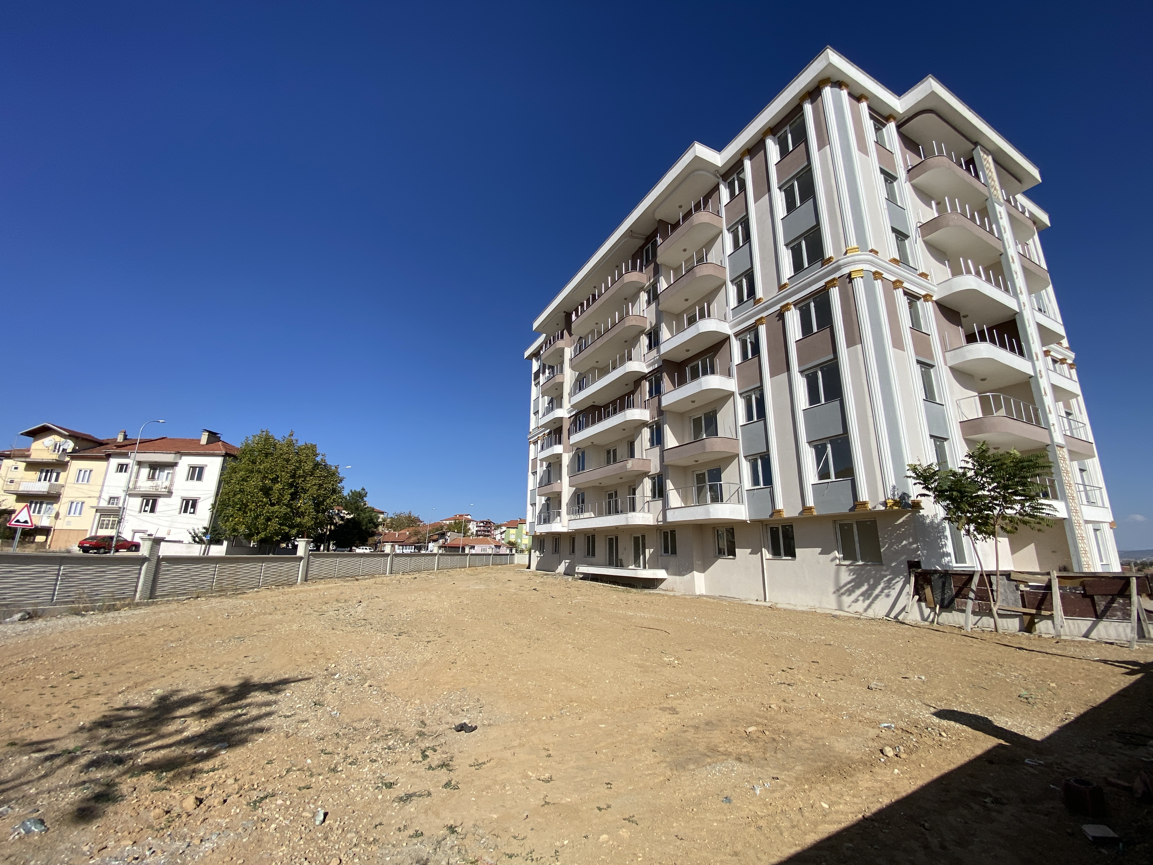 UŞAK MERKEZ MEHMET AKİF ERSOY MAH.'DE DAİRE (R-1072) — foto 9